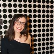 Insegnante aiuto compiti in diritto per studenti delle scuole superiori